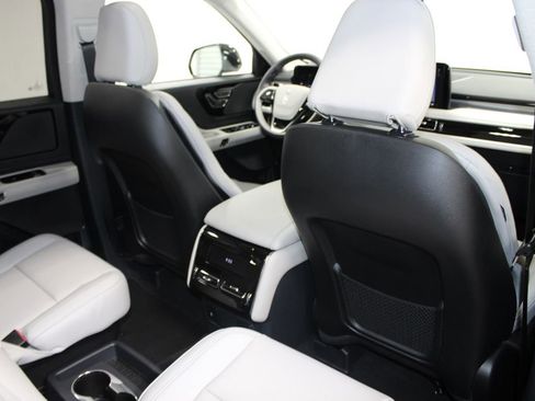 New 2026 Lincoln Aviator AWD image 35