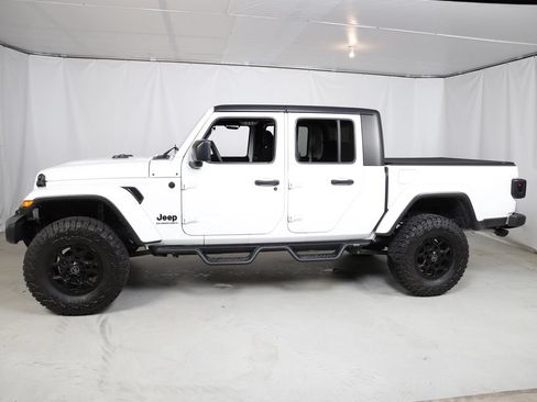 Used 2023 Jeep Gladiator Sport AWD/4WD image 20