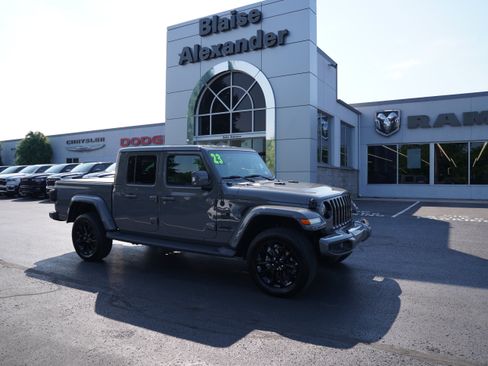 Used 2023 Jeep Gladiator Overland AWD/4WD image 1