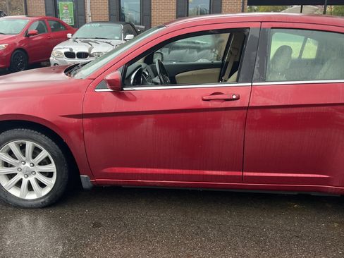 Used 2011 Chrysler 200 Touring image 8