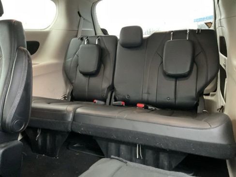 Used 2017 Chrysler Pacifica Touring-L Plus image 14