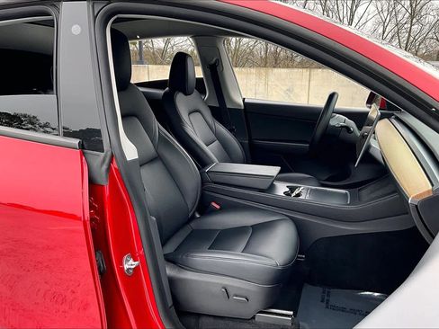 Used 2022 Tesla Model Y Long Range image 8