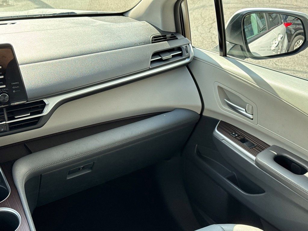 Certified 2023 Toyota Sienna XLE FWD image 22