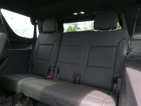 Used 2023 Chevrolet Tahoe Z71 w/ Luxury Package AWD/4WD image 13