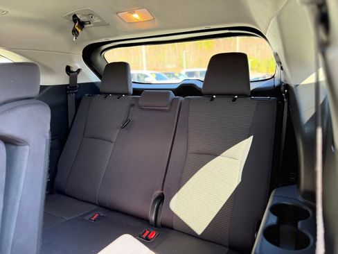 Used 2023 Toyota Highlander LE AWD/4WD image 7