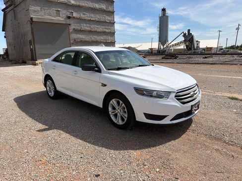 Used 2019 Ford Taurus SE FWD image 2