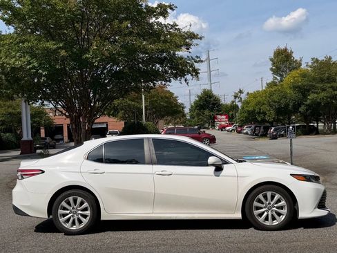Used 2018 Toyota Camry LE FWD image 6