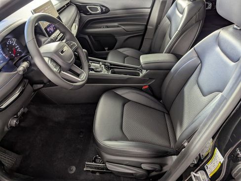 New 2026 Jeep Compass Latitude image 10