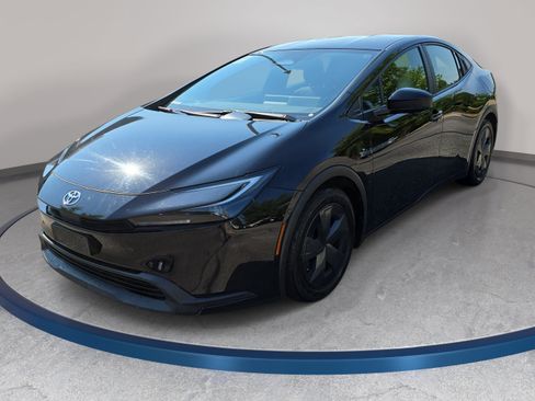 Used 2024 Toyota Prius LE FWD image 1