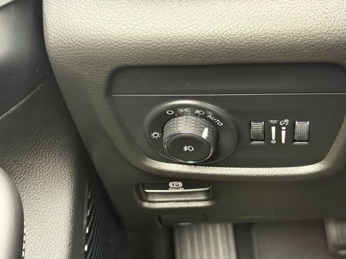 Used 2022 Jeep Grand Cherokee Overland w/ Adv Protech Group III AWD/4WD image 12