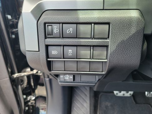 Used 2025 Toyota Tacoma TRD Sport AWD/4WD image 27