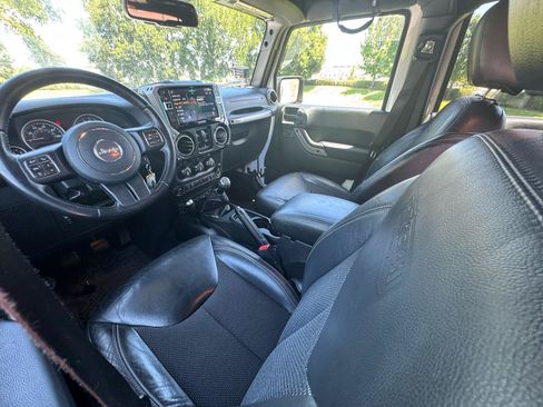 Used 2016 Jeep Wrangler Unlimited Sahara AWD/4WD image 13
