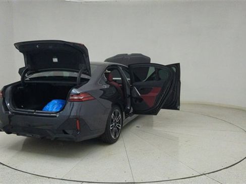 Used 2025 BMW 540i xDrive w/ Executive Package image 78