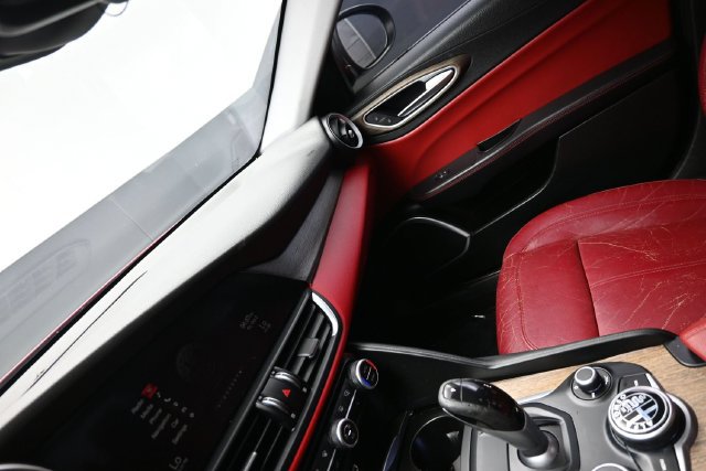 Used 2019 Alfa Romeo Giulia Ti RWD image 15