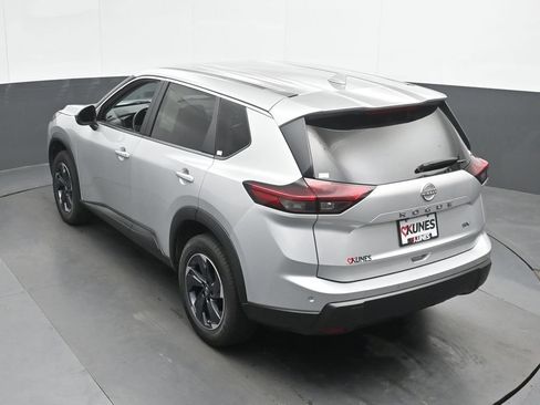 Used 2024 Nissan Rogue SV FWD image 38