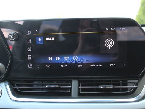 Used 2025 Chevrolet Trax LT w/ LT Convenience Package FWD image 45