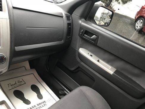 Used 2010 Ford Escape XLT image 15
