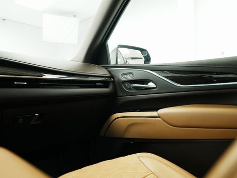 Used 2021 Cadillac Escalade ESV Premium Luxury image 27