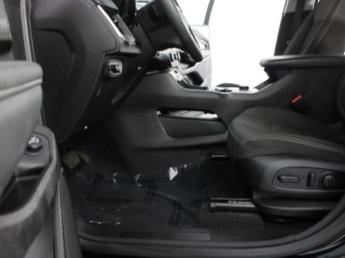 Used 2024 GMC Terrain SLE w/ Driver Convenience Package FWD image 16