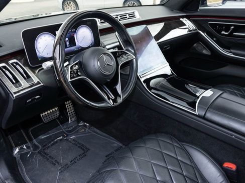 Used 2022 Mercedes-Benz S 580 4MATIC Sedan image 2