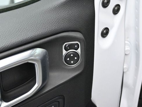 Used 2023 Jeep Gladiator Overland AWD/4WD image 10