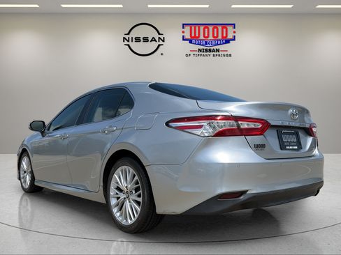 Used 2018 Toyota Camry XLE FWD image 4