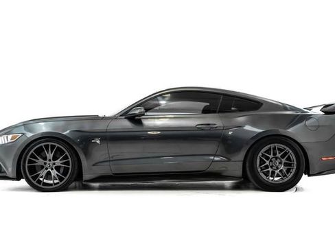 Used 2017 Ford Mustang GT Premium w/ GT Performance Package RWD image 9