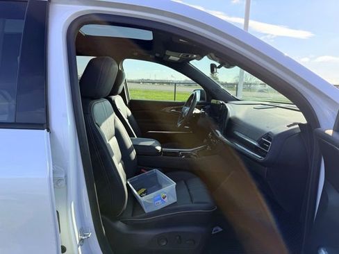 Used 2025 Chevrolet Traverse High Country image 11