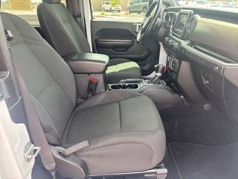 Used 2020 Jeep Wrangler Sport AWD/4WD image 16