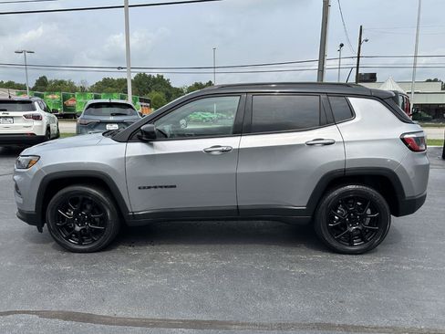 Used 2022 Jeep Compass Latitude w/ Sun and Sound Group AWD/4WD image 8