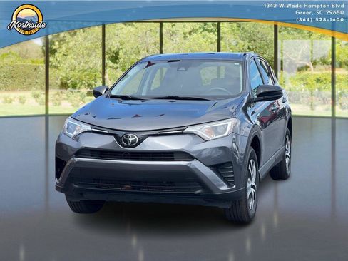 Used 2018 Toyota RAV4 LE FWD image 1