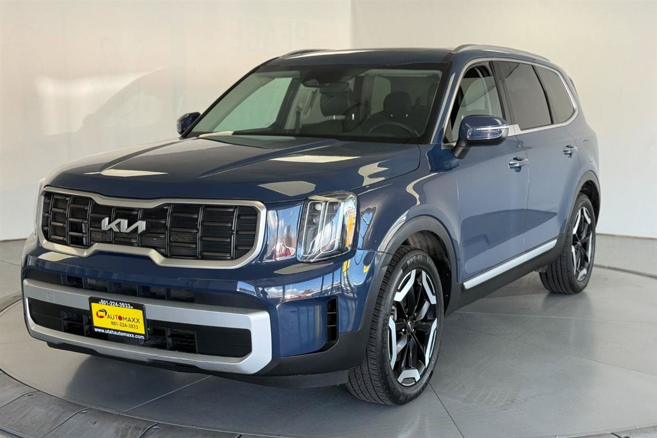 Used 2025 Kia Telluride S AWD/4WD image 3