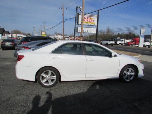 Used 2014 Toyota Camry SE image 9