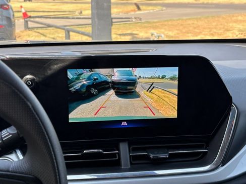 Used 2025 Chevrolet Trax LT FWD image 21