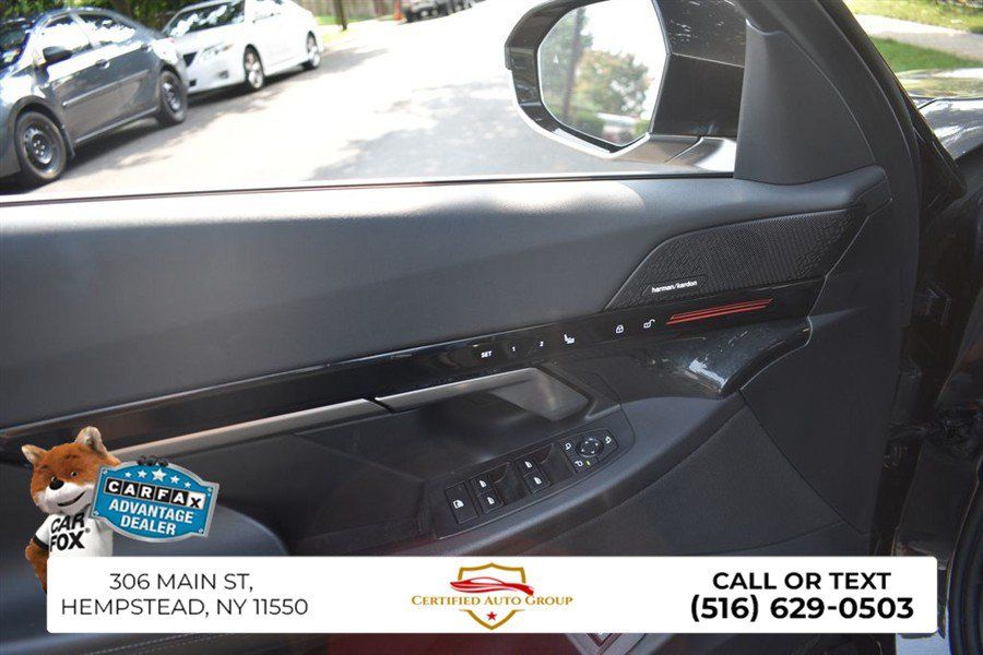 Used 2025 BMW 530i RWD image 11