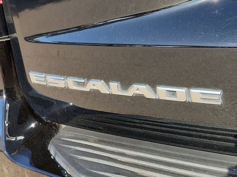 Used 2023 Cadillac Escalade ESV Sport w/ Touring Package image 8