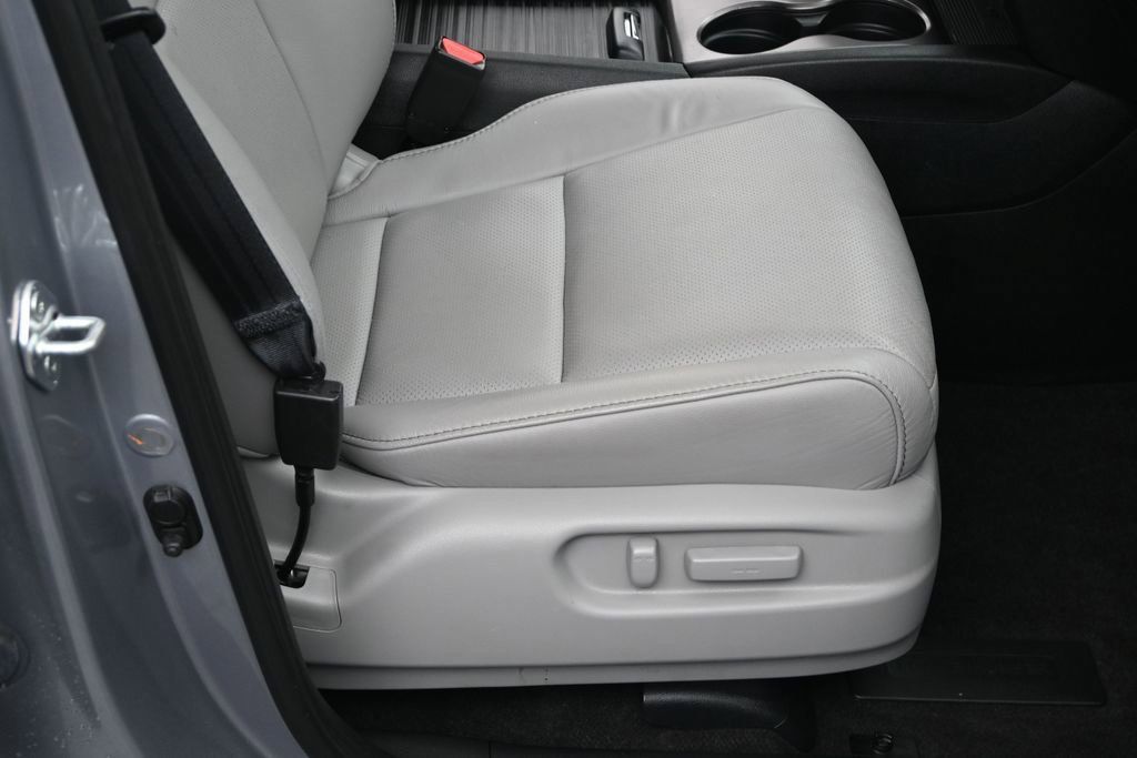 Used 2023 Honda Passport EX-L image 11