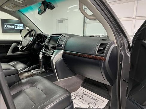 Used 2014 Toyota Land Cruiser image 59