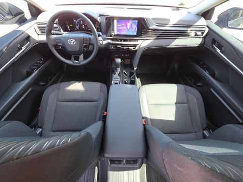 Used 2025 Toyota Camry LE FWD image 4