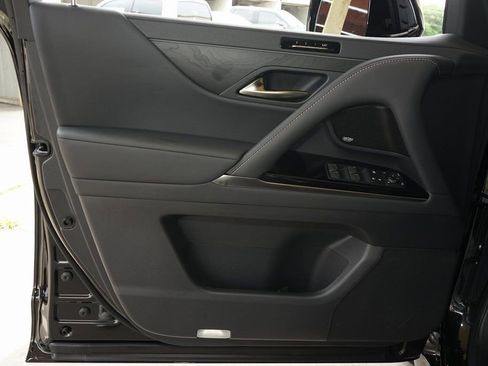 Used 2026 Lexus LX 600 4WD w/ Luxury Package image 28