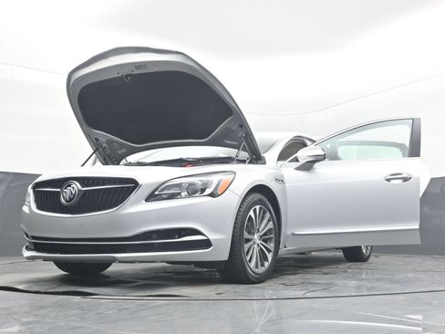 Used 2017 Buick LaCrosse Essence FWD image 41