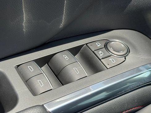 Used 2025 Chevrolet Traverse RS AWD/4WD image 19