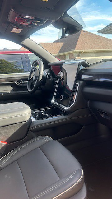 Used 2026 GMC Yukon Elevation w/ Elevation Premium Package AWD/4WD image 4
