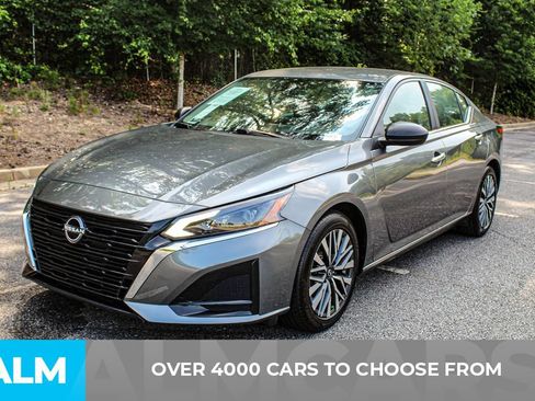 Used 2025 Nissan Altima 2.5 SV FWD image 3