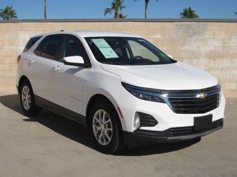 Used 2024 Chevrolet Equinox LT image 2