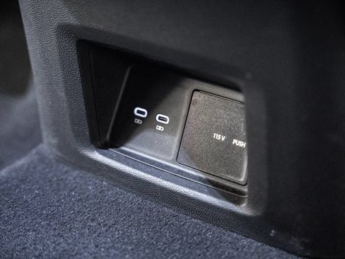 Used 2024 Volkswagen Atlas Cross Sport SEL R-Line AWD/4WD image 40