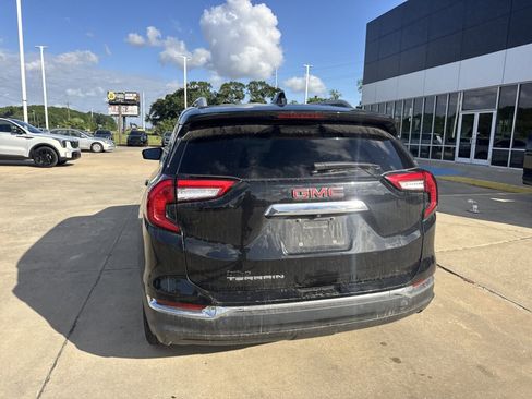 Used 2022 GMC Terrain SLT image 17