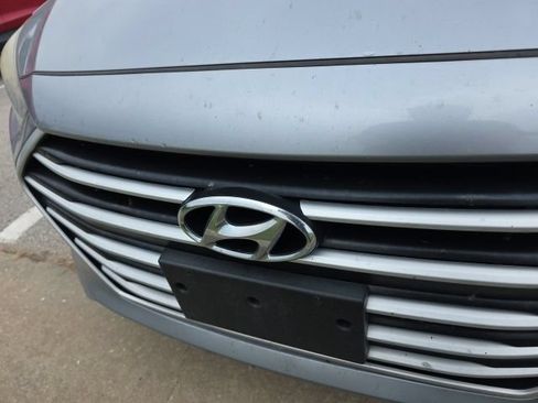 Used 2017 Hyundai Elantra SE FWD image 9