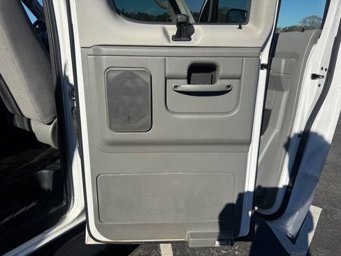 Used 2012 Ford E-350 and Econoline 350 XLT image 14