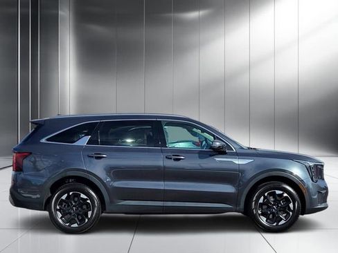 Used 2024 Kia Sorento S image 23